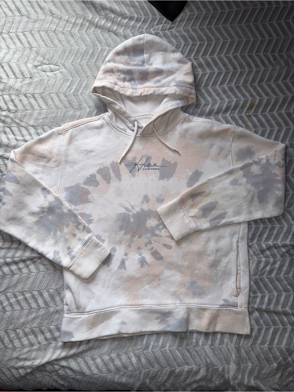 Hollister Men's Tie-Dye Crewneck Hoodie - White, Light Gray & Pale Pink